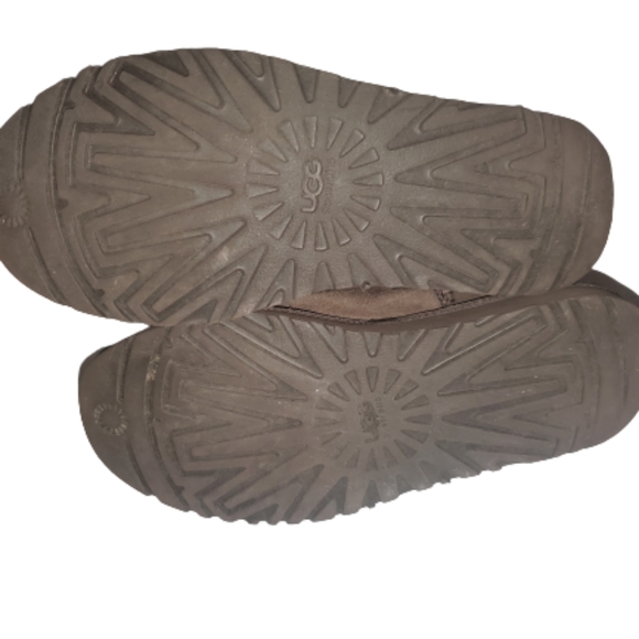 UGG Classic II Short Boot Chocolate Brown 6 - Picture 11 of 11